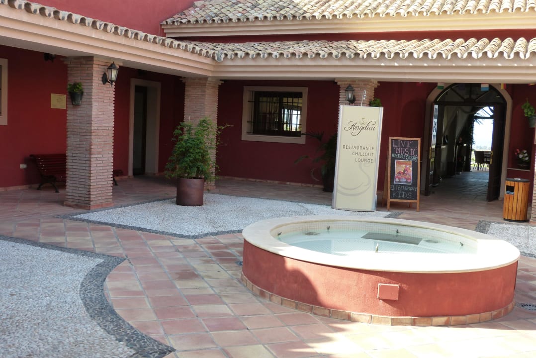 Innenhof bei der Rezeption Colina del Paraiso