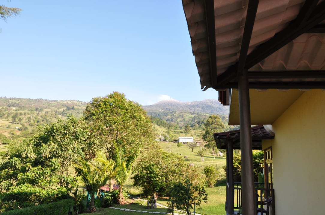 Der Turrialba qualmt Hotel Guayabo Lodge