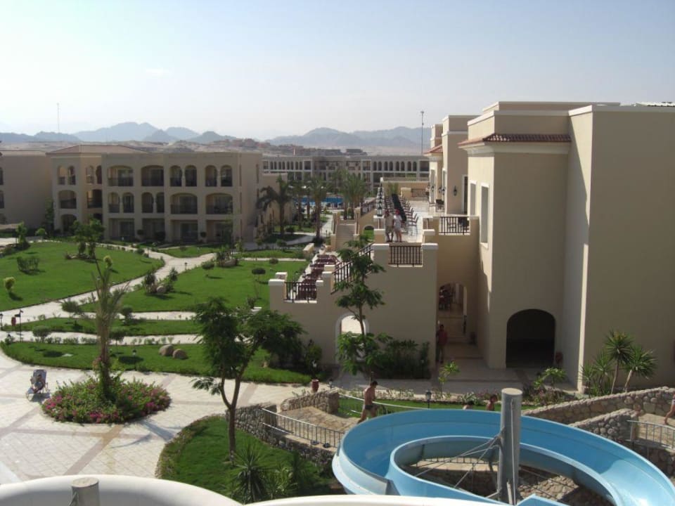 Oben die Dachterrasse unten das Restaurant Jaz Mirabel Park & Club