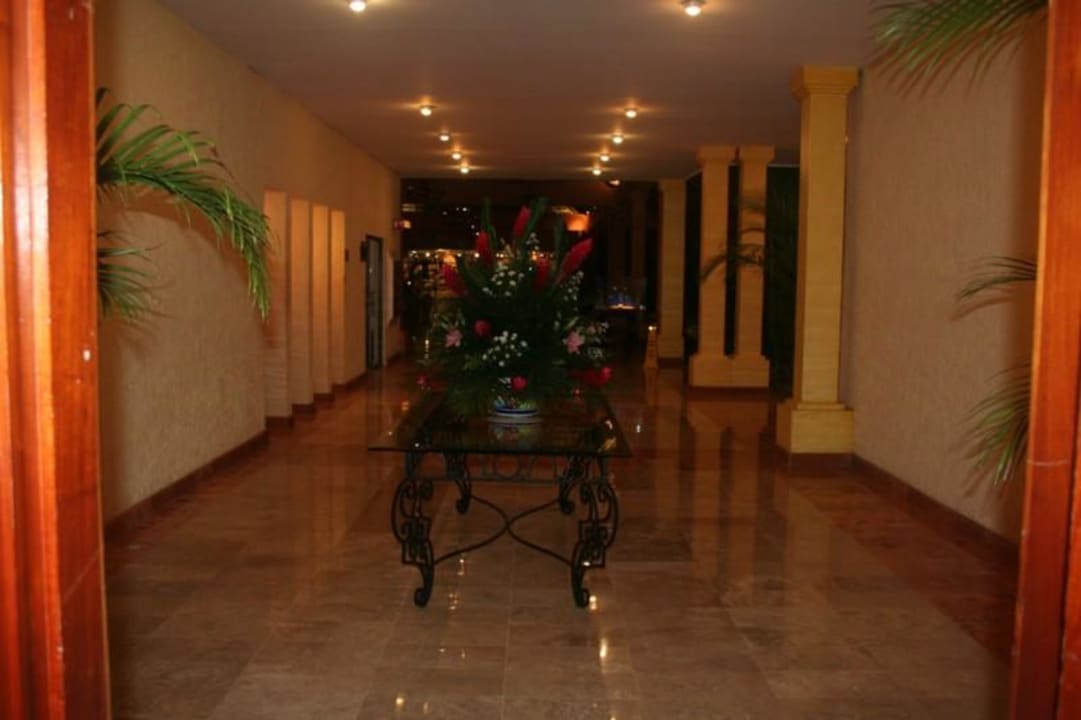 Lobby Iberostar Waves Tucan