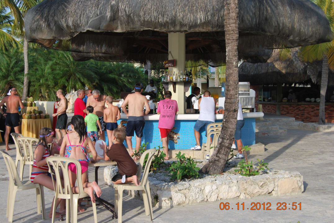 Bar /Pool Dreams La Romana Resort & Spa