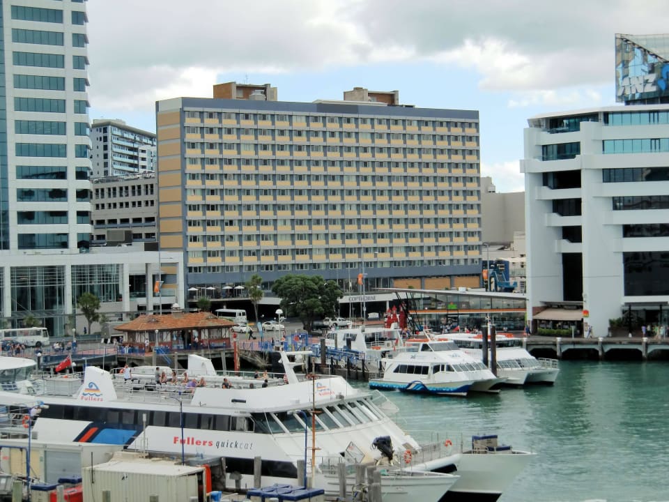 Die Hotel vom Hafen aus gesehen MSocial Hotel Auckland