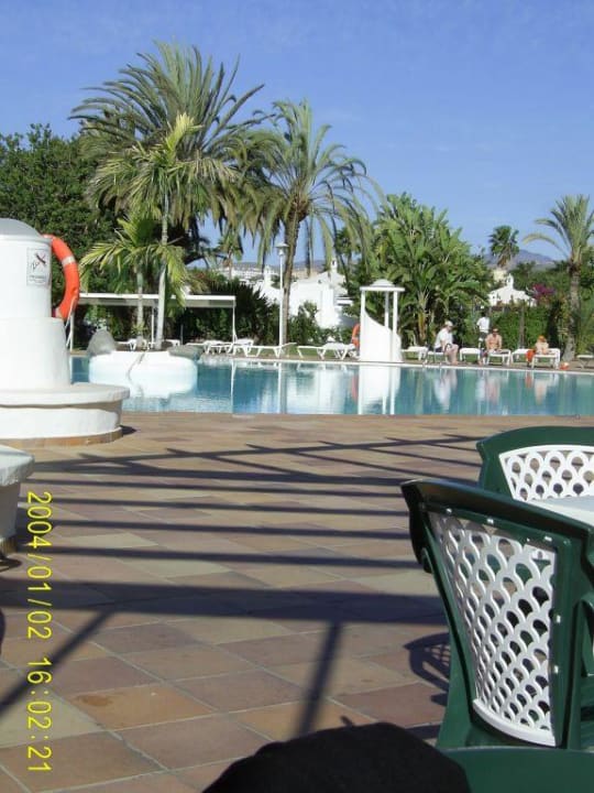 Blick auf den Pool vom Frühstücks-Pavillon aus Bungalows Cordial Sandy Golf