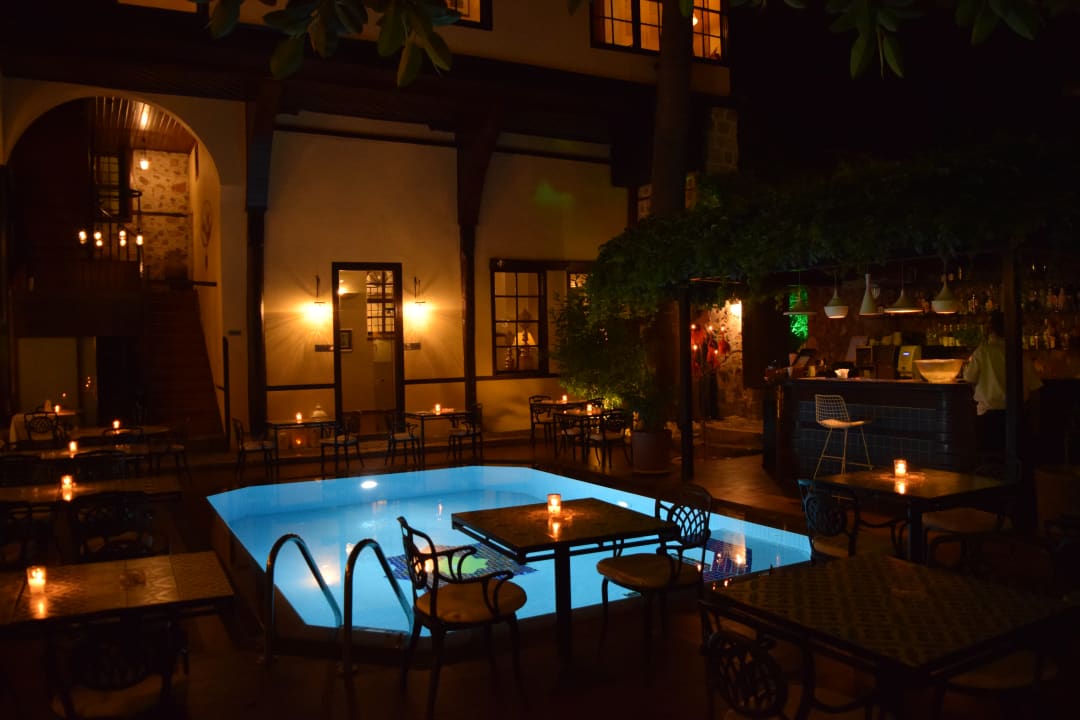 Außenbereich des Restaurants inklusive Pool Alp Pasa Hotel - Special Class