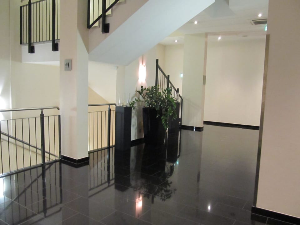 Treppenbereich Flemings Hotel Wien-Stadthalle