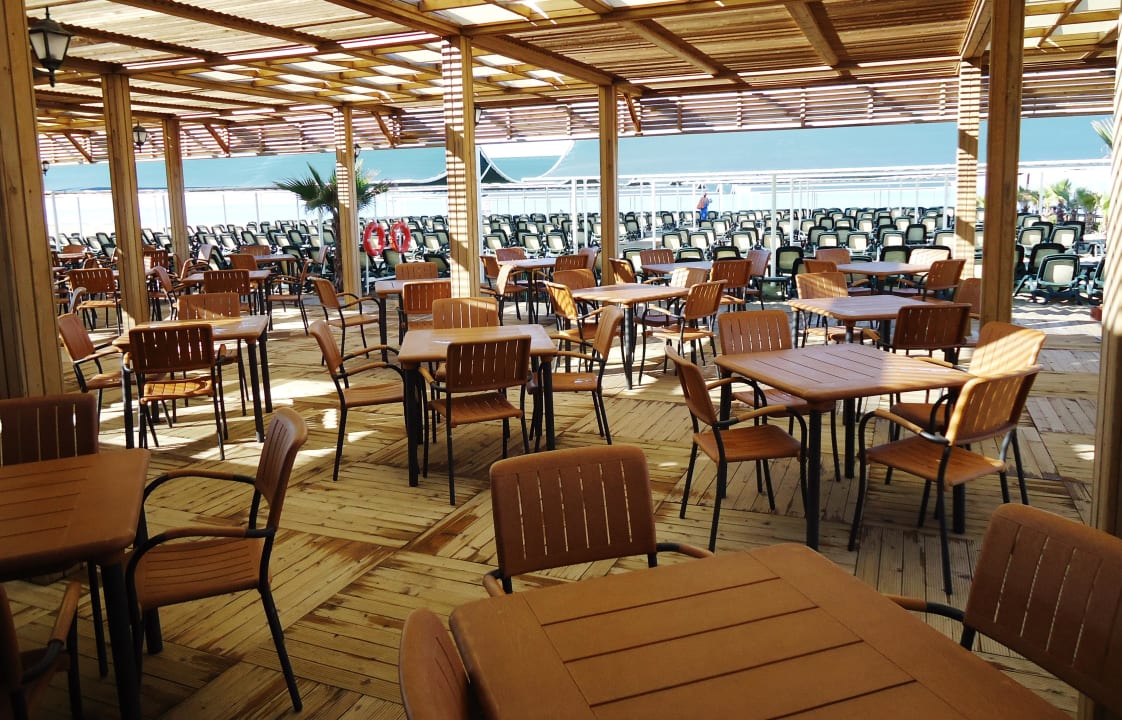 Strandbar am Morgen Side Crown Palace