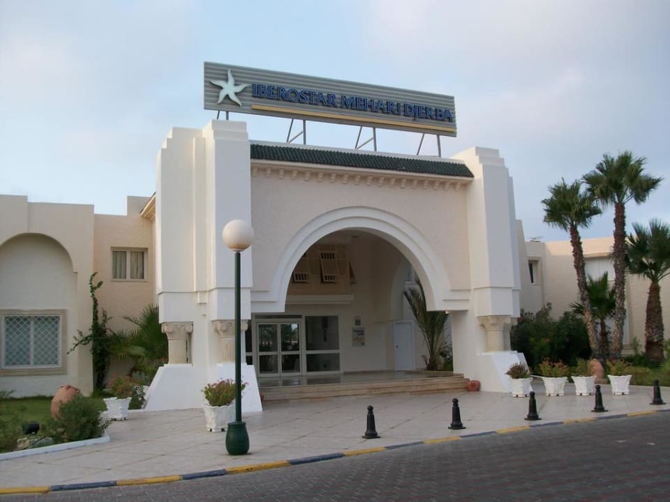 Eingang Iberostar Waves Mehari Djerba