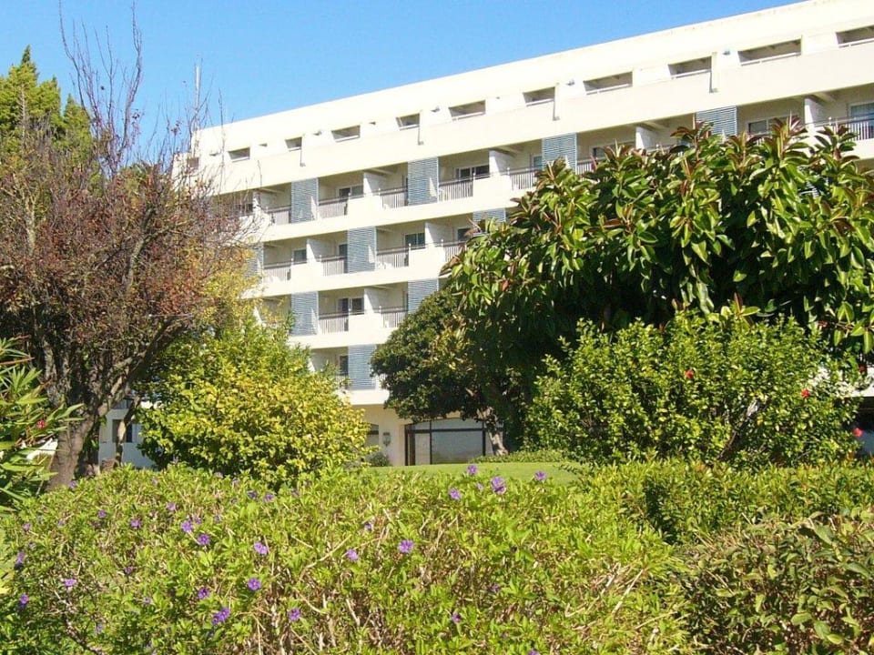 Vom Park aufs Hotel Pestana Alvor Praia Premium Beach & Golf Resort