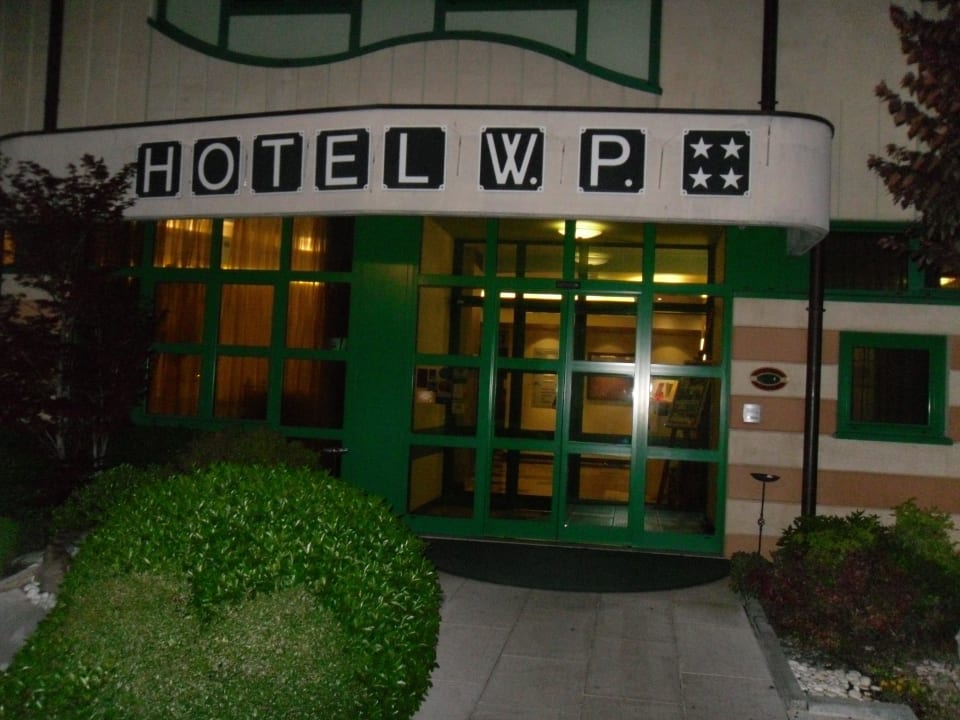 Hotel West Point Airport Hotel