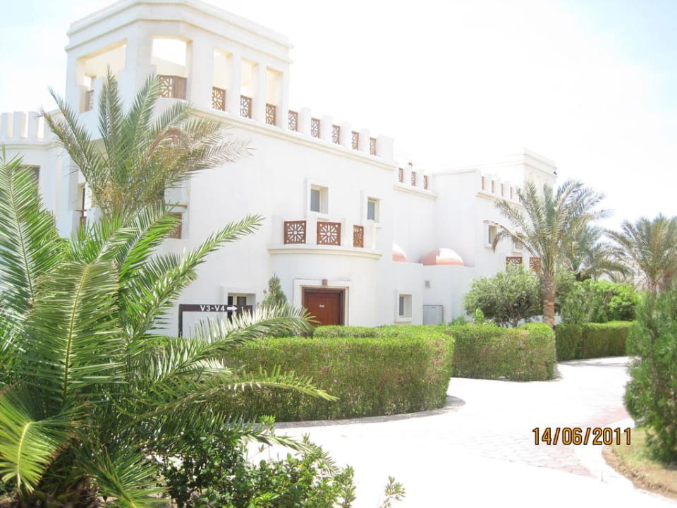 Територия нашего отеля Serenity Alpha Beach