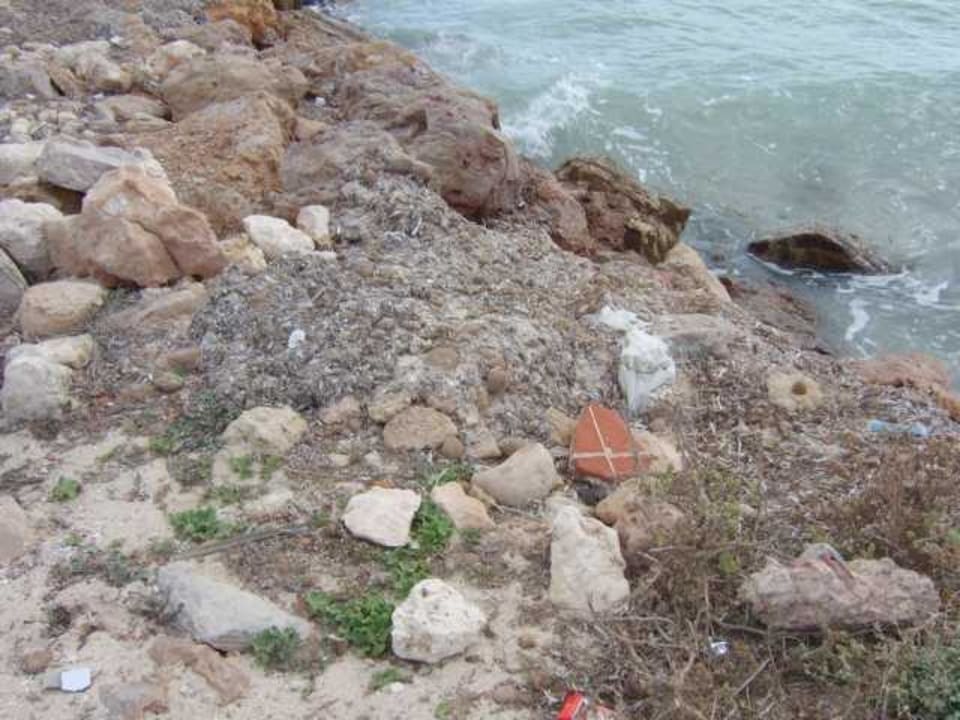 Vermüllter Strand Djerba Castille