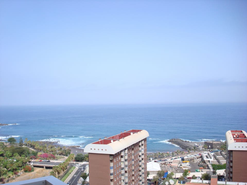 Ausblick vom 12.Stock vom Balkon (Meerblick-Zimmer Be Live Tenerife - Adults only