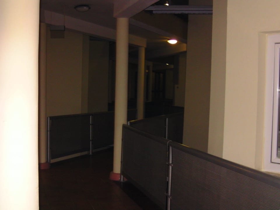 Verwinkelter Gang Le Jardin Resort