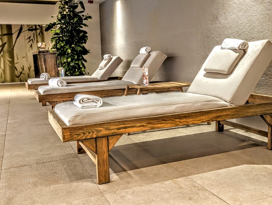 Pool Movenpick Living Istanbul West