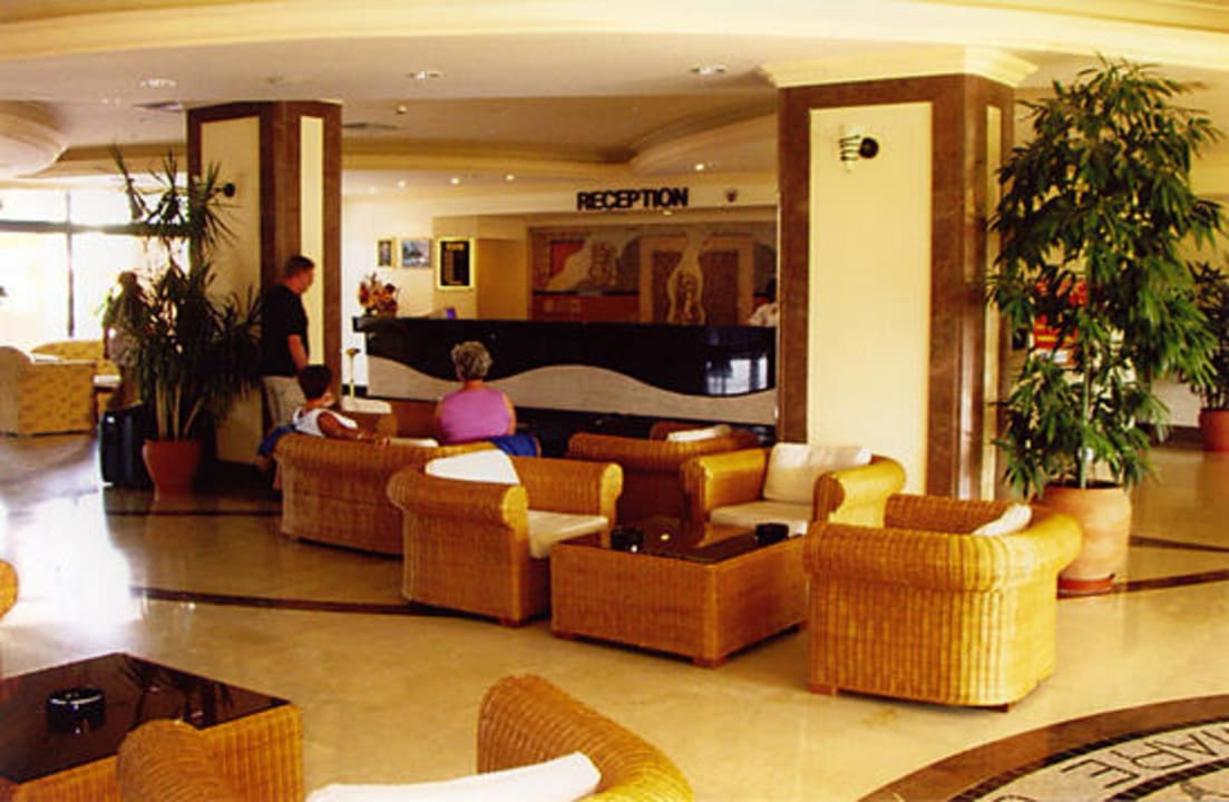 Blick in die Lobby der Hotelanlage. Miramare Queen Hotel