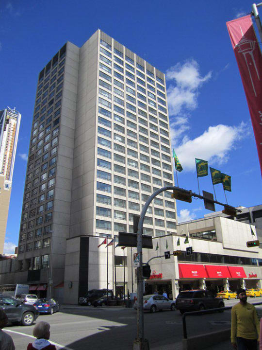 Vom Eingang des Towers Hotel Calgary Marriott