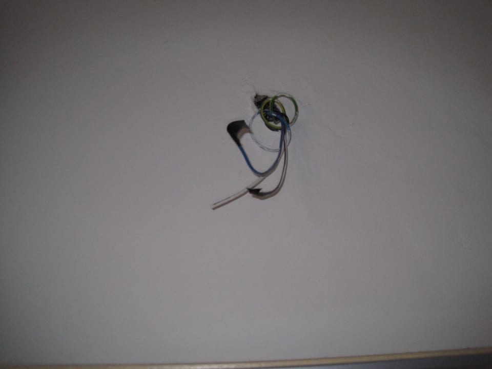 Eigene Lampen können gleich angeschlossen werden Apartments Caseta Gracia