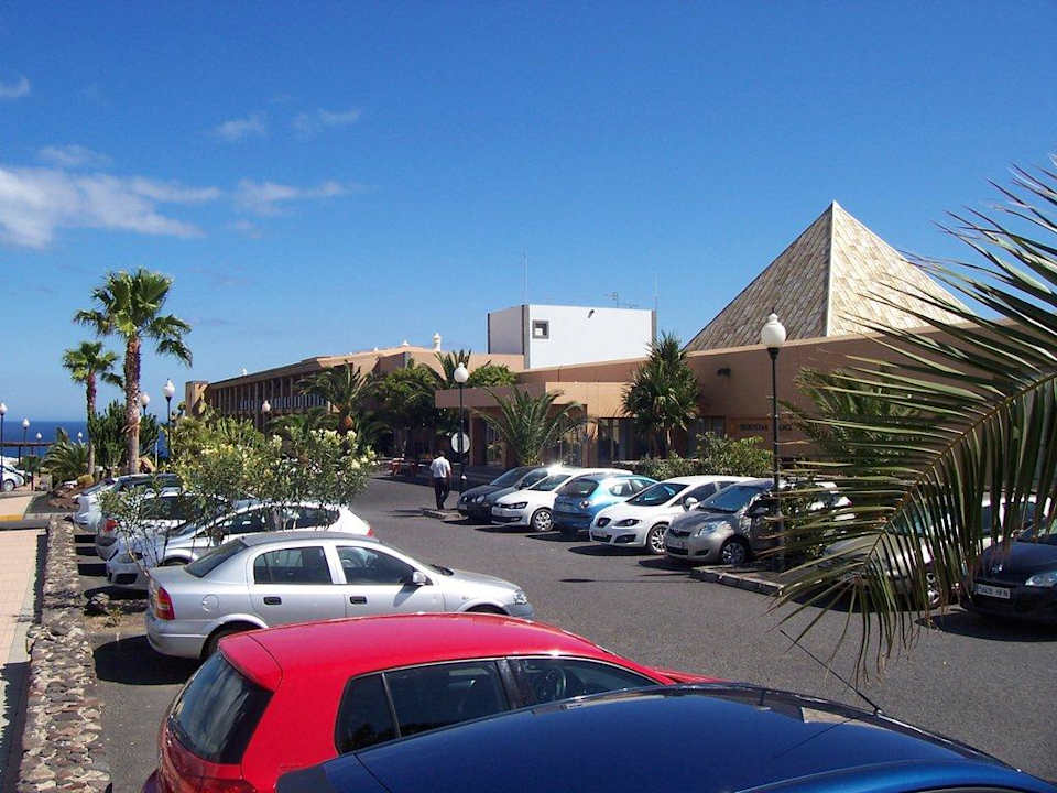 Auf dem Parkplatz vor dem Hotel Iberostar Selection Fuerteventura Palace