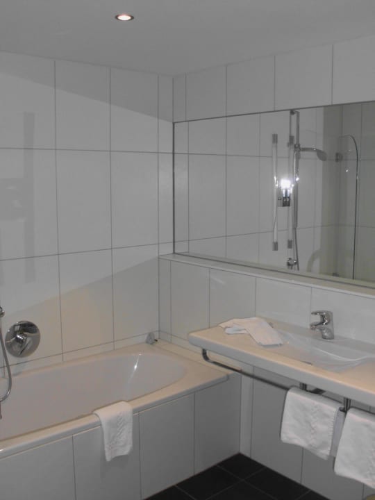 Badezimmer Boutique Hotel Bellevue Lermoos