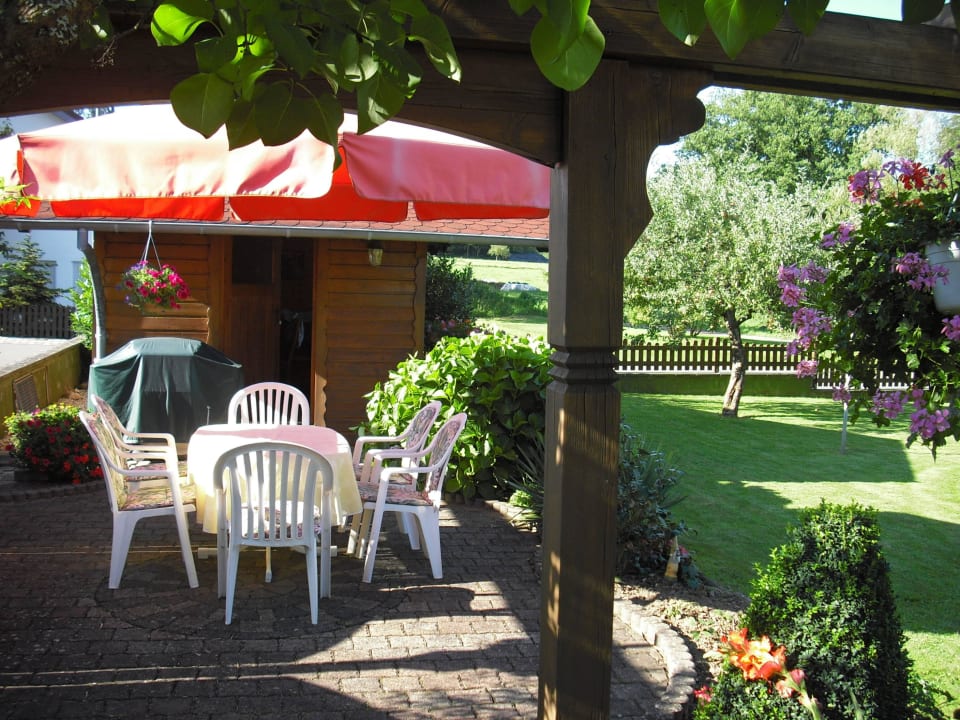 Gemütliche Grillecke m. Gartenhaus Ferienwohnung Haus Kotthoff