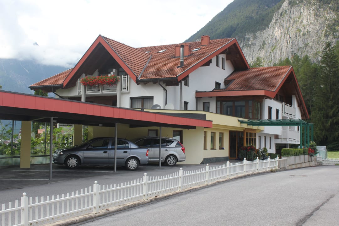 Parkeerplaatsen per kamer Gästehaus Gerti