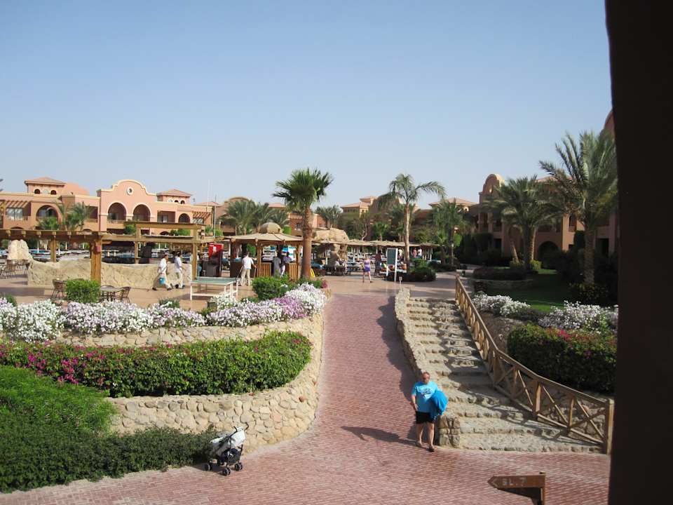 Aufgang zu Pool und Poolbar Charmillion Gardens Aquapark