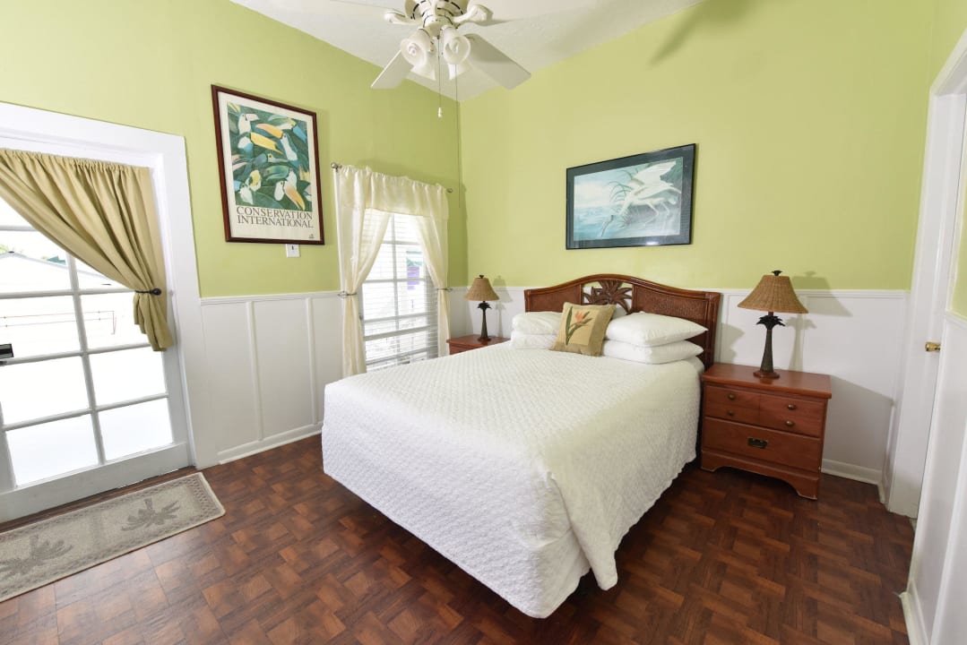 Guest Room The Palms Hotel