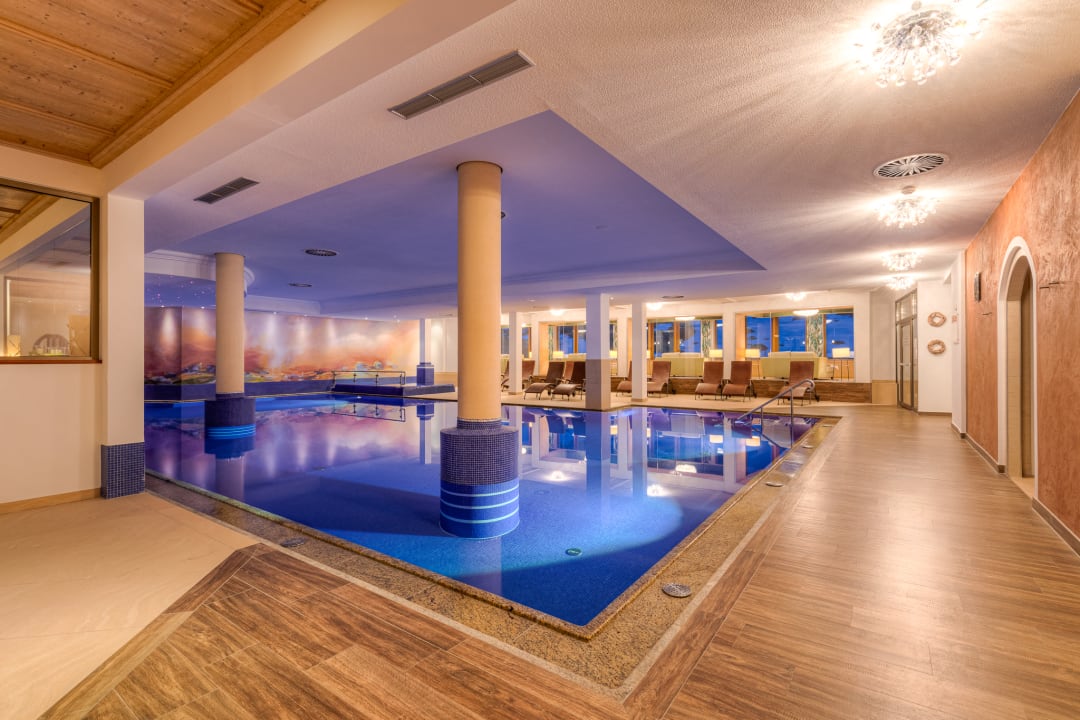 Pool Hotel Alpenhof