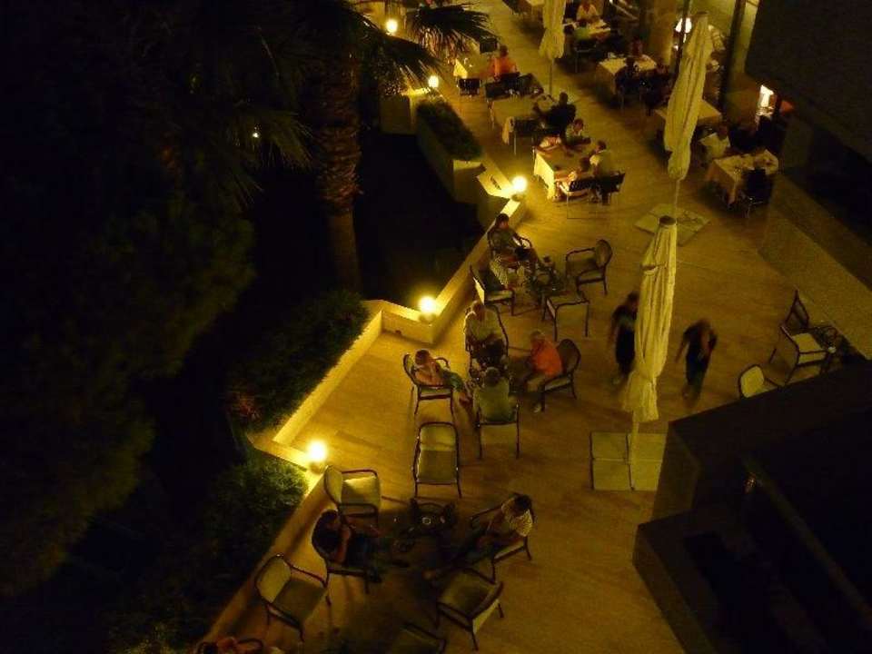 Het terras bij de lobby van bovenaf. Asteria Collection Side