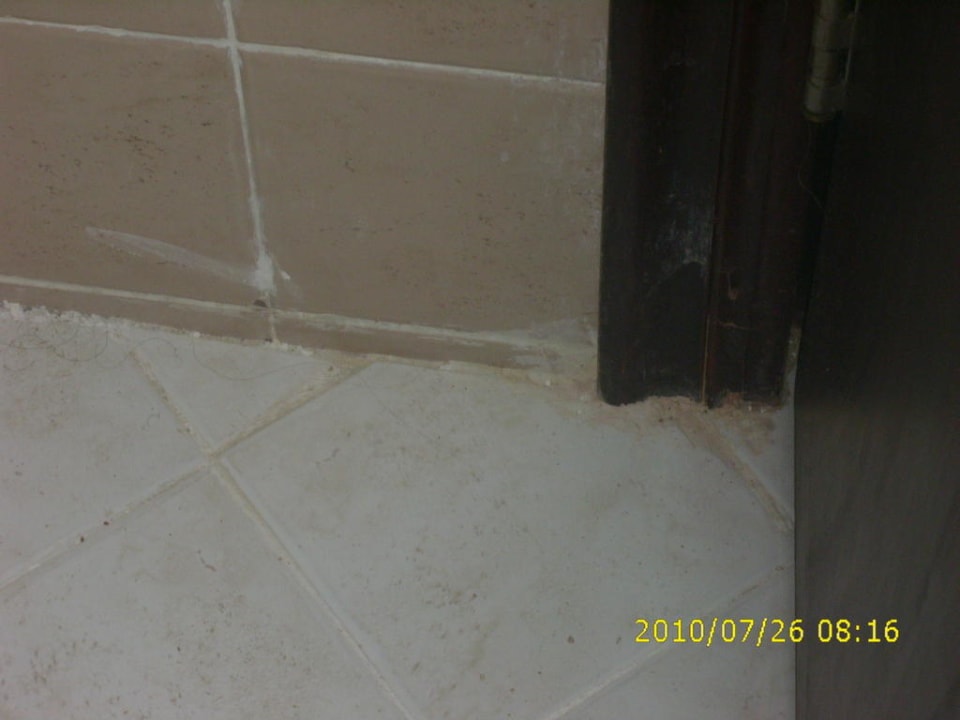 An der Badezimmertür Serenity Alpha Beach