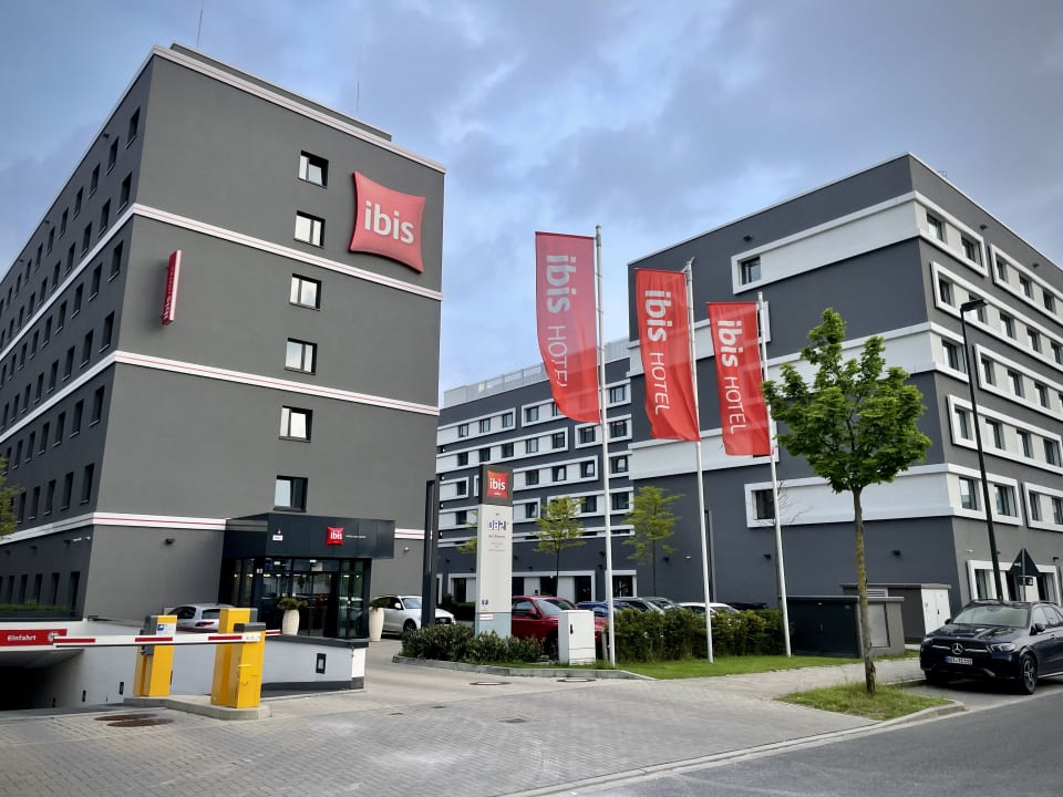Außenansicht ibis Duesseldorf Airport