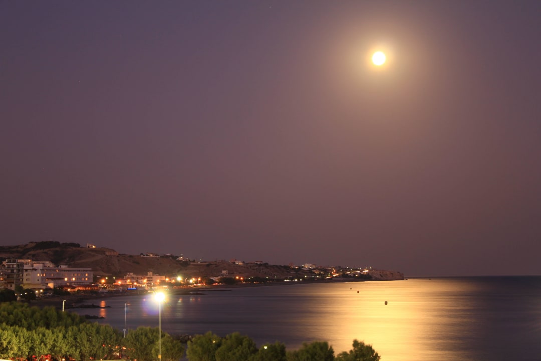 Vollmond Hotel Astron