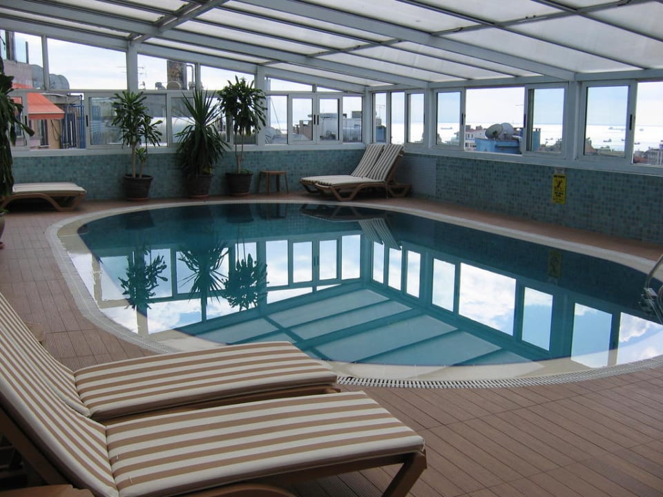 В отеле Zurich Hotel Zurich Istanbul