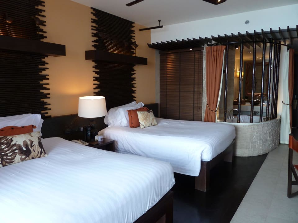 Schlafbereich mit zwei Queensizebetten Centara Grand Mirage Beach Resort Pattaya