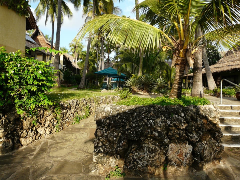 Ein Blick in den Garten Bahari Beach Hotel