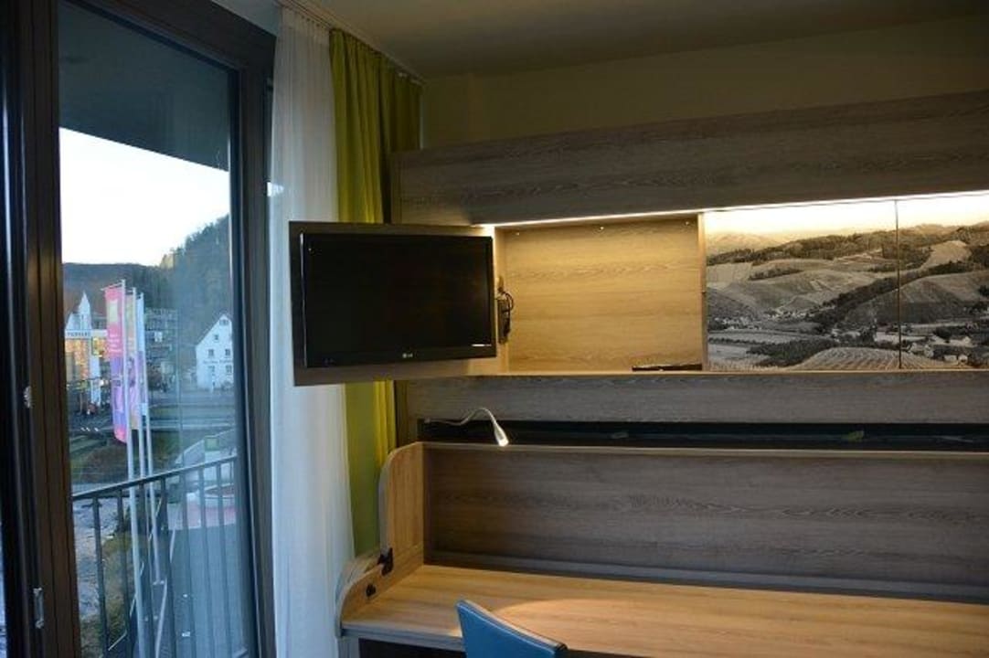 TV ausgeklappt ibis Styles Nagold-Schwarzwald