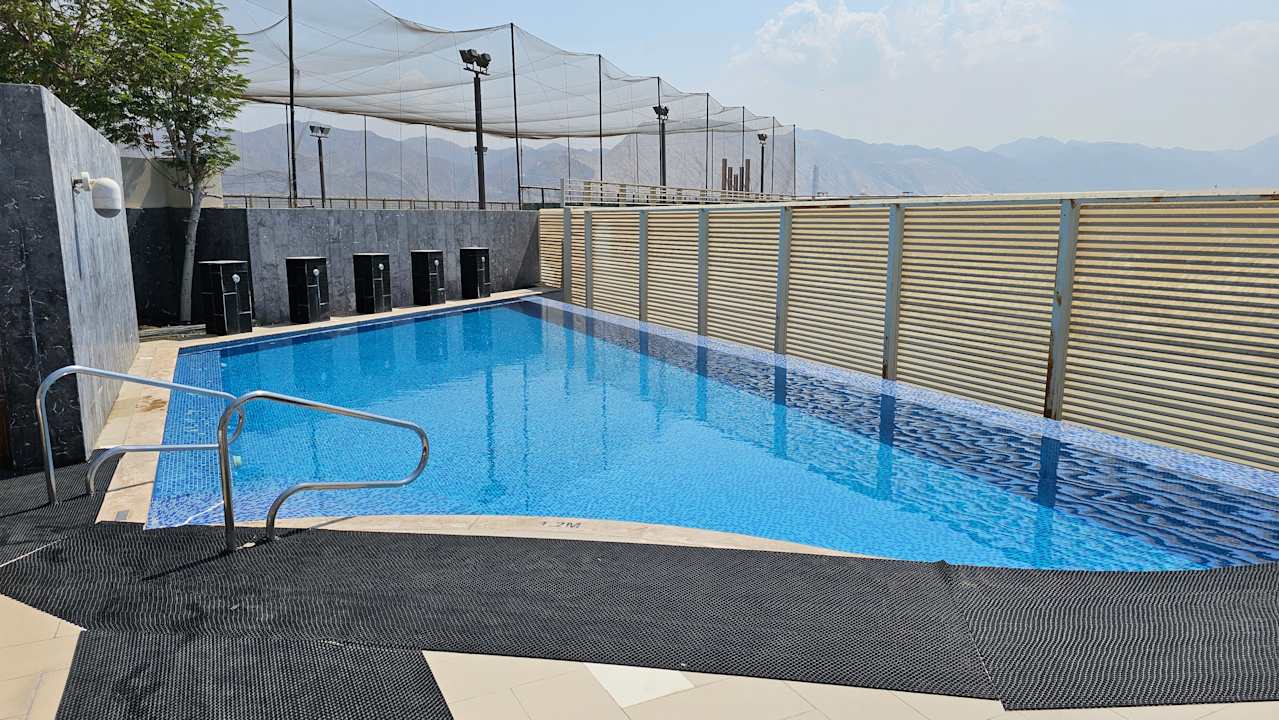 Pool Grand Millennium Muscat