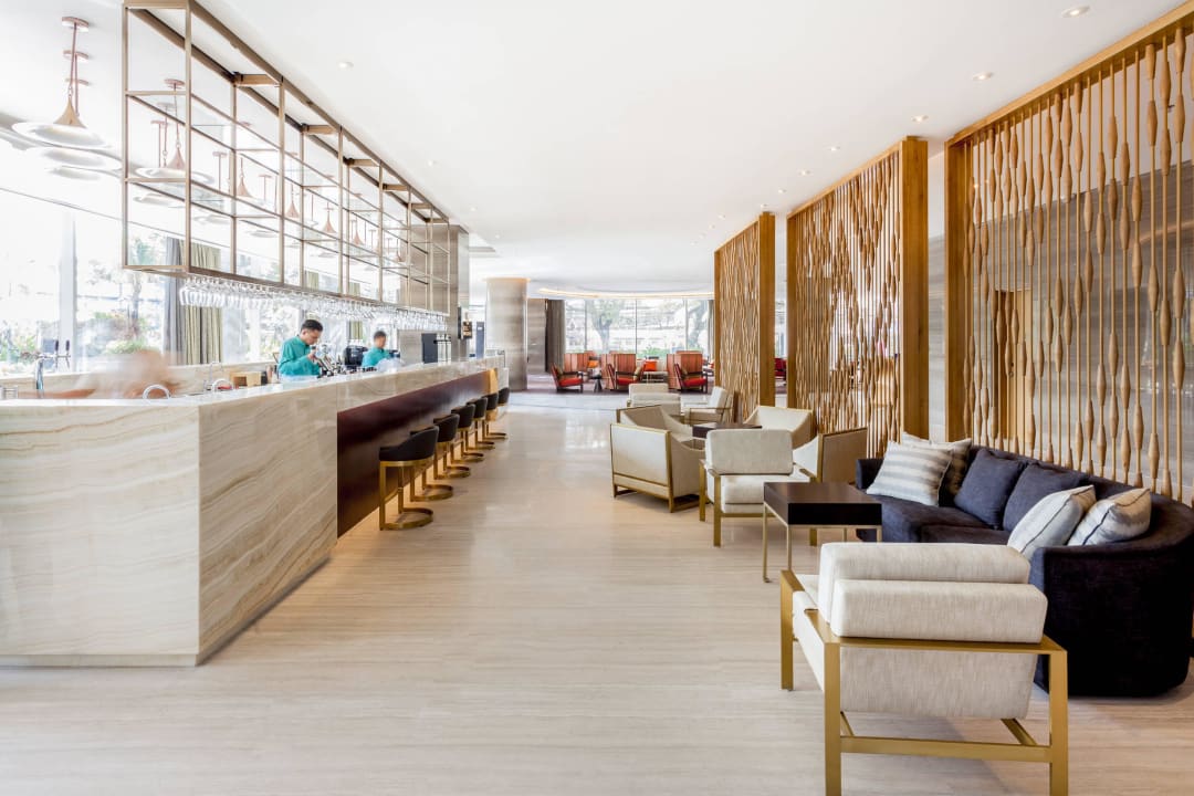 Elephant Lounge Crowne Plaza Vientiane