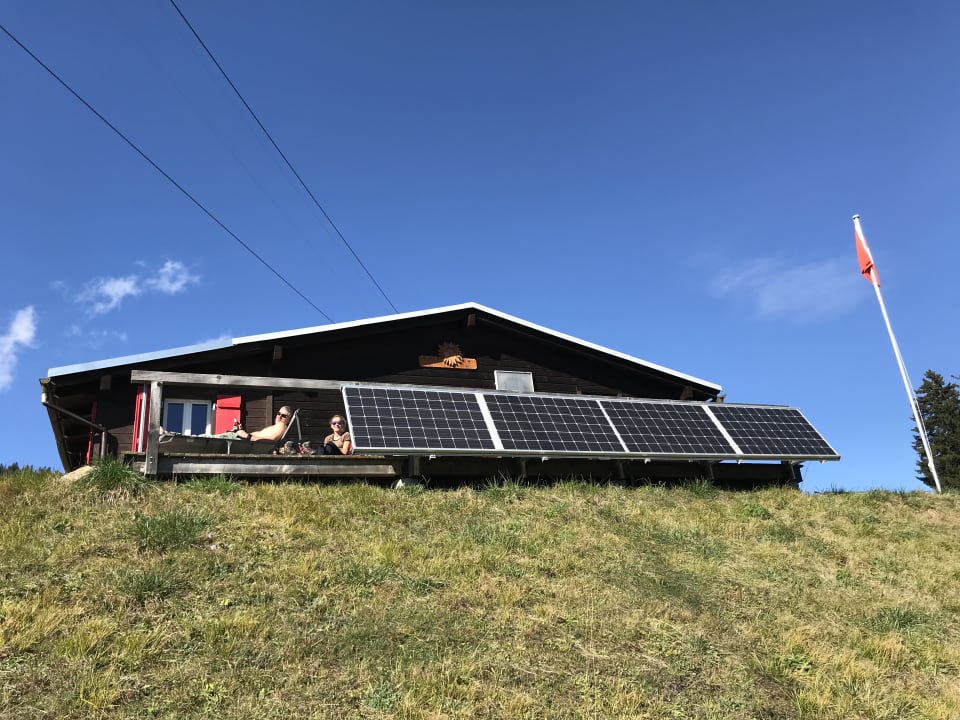 Außenansicht Maiensäss Alphütte Tegia Sulai