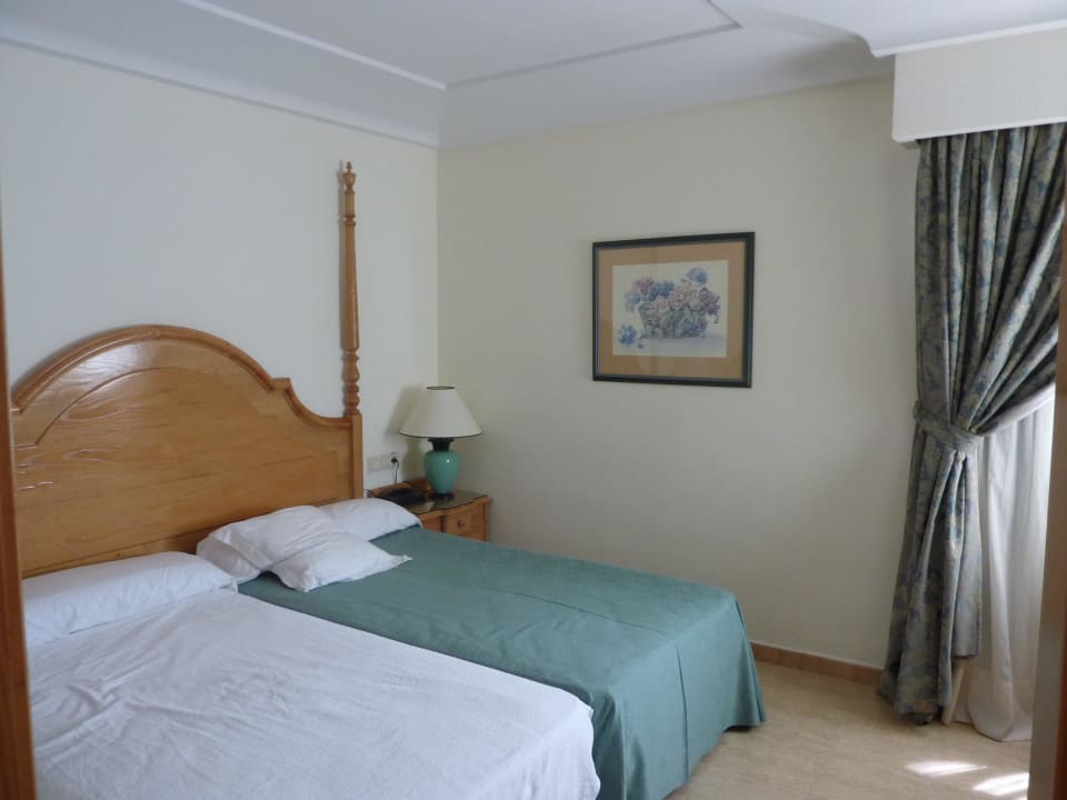 Eines der beiden getrennten Schlafzimmer Hotel Riu Palace Meloneras