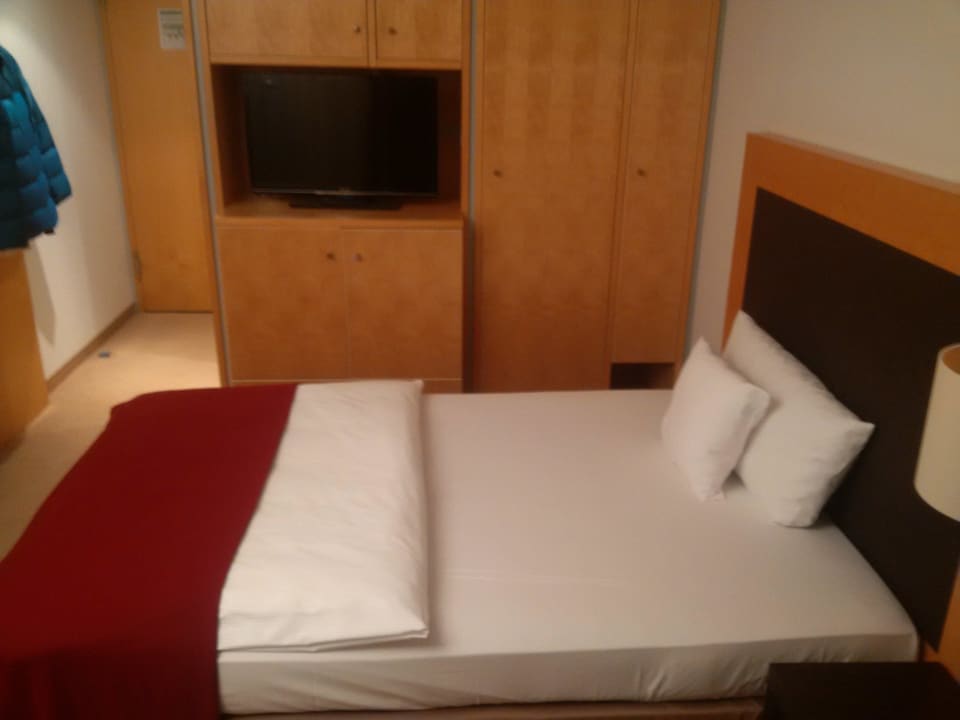 TV neben dem Bett Kongresshotel Potsdam am Templiner See