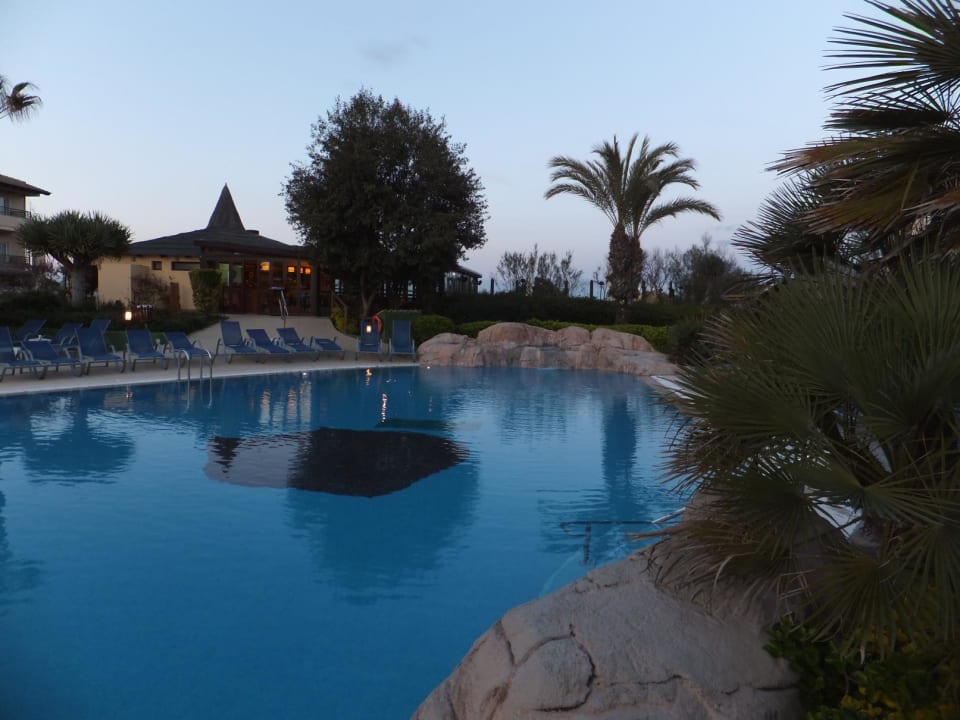 Pool am Abend allsun Hotel Eden Playa