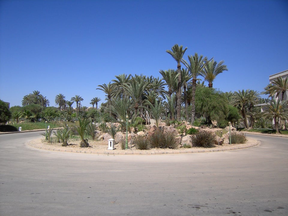 Vor dem Hotel Zita Beach Resort