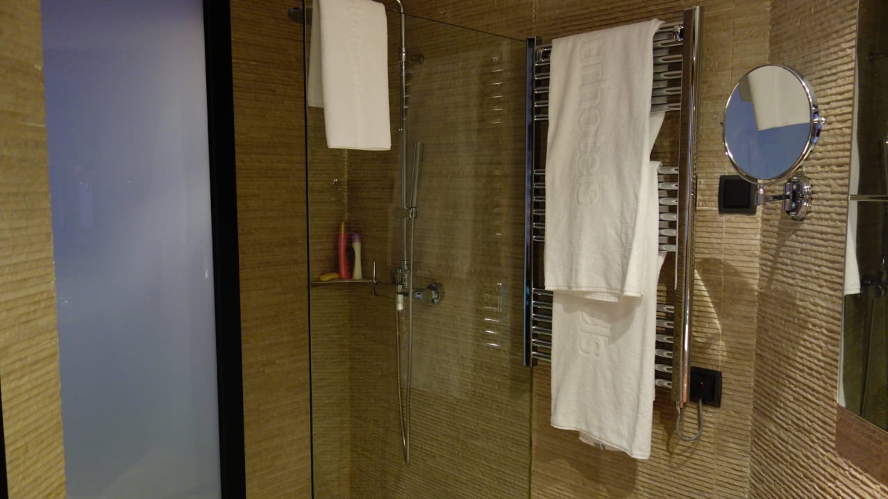 Dusche mit Milchglasfenster Protur Turo Pins Hotel