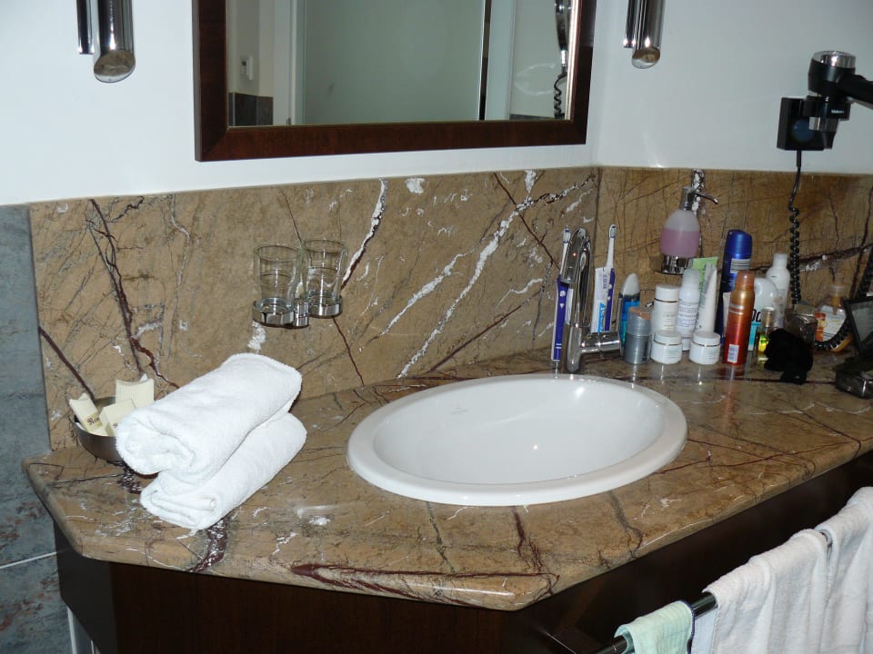 Bad mit Waschbecken Hotel Reinerhof