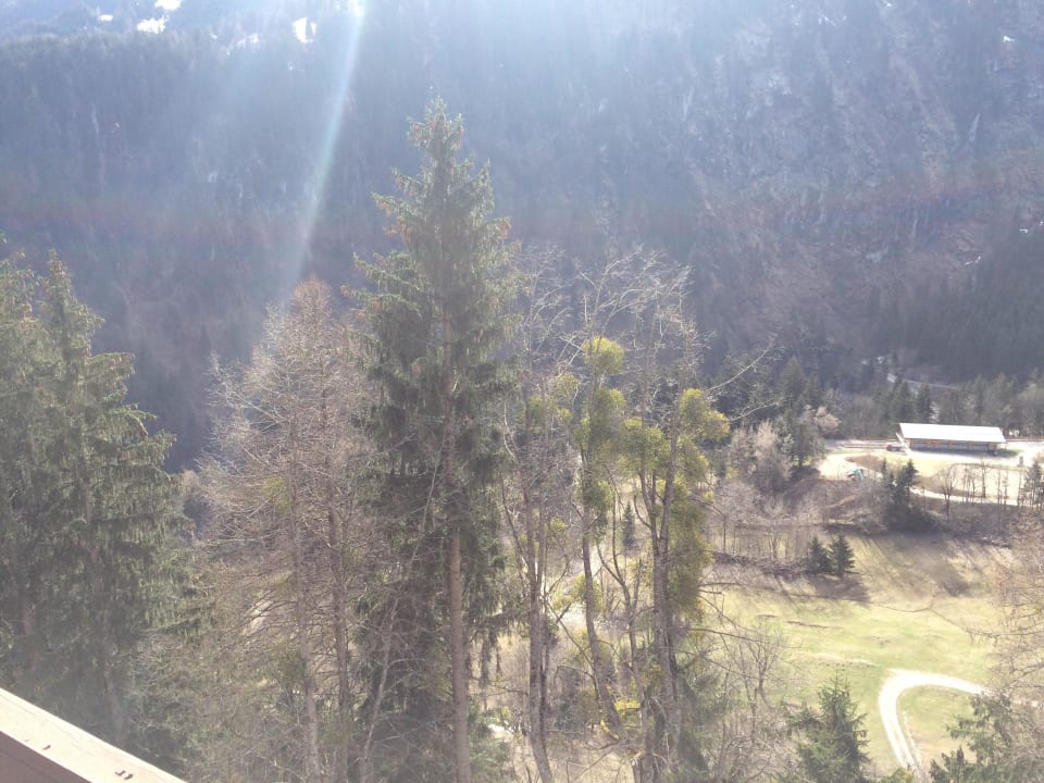 Ausblick auf das Tal vom Balkon Die Aussicht