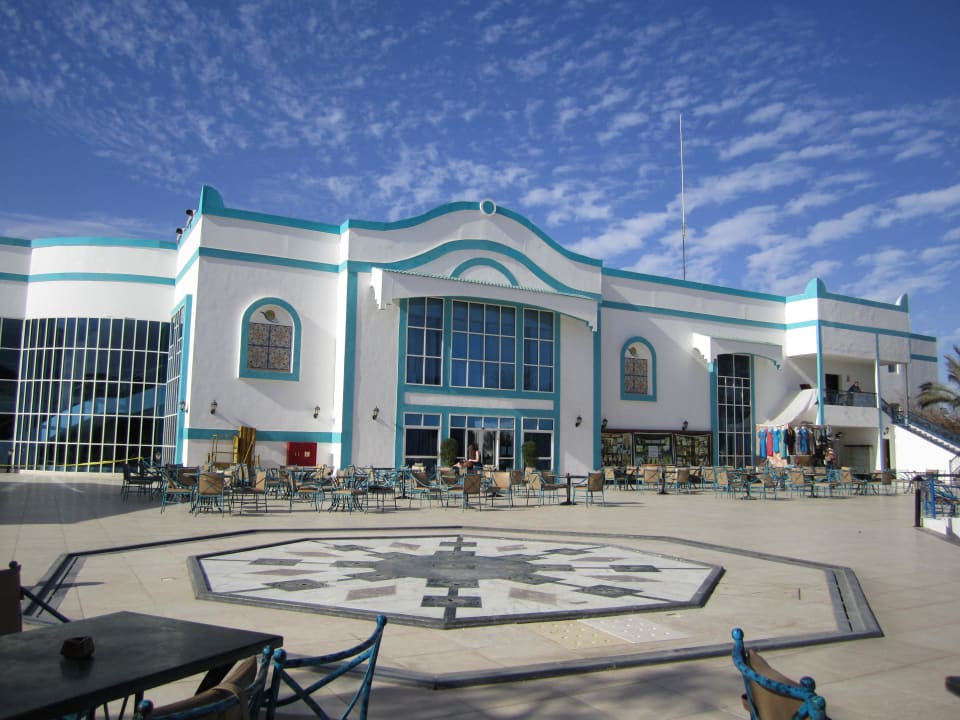 Zum Hauptgebäude Sultan Gardens Resort