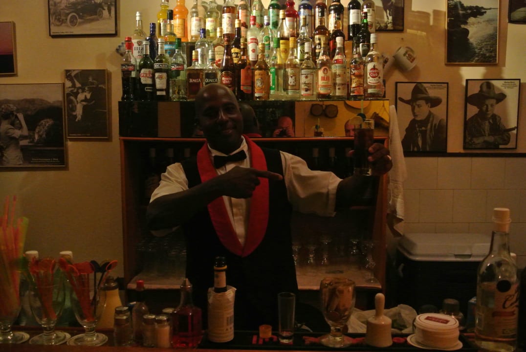 Juan - Maestro de Cuba Libre Starfish Cuatro Palmas