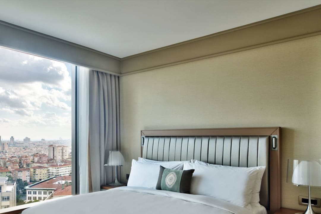 Corner Suite Renaissance Istanbul Polat Bosphorus Hotel