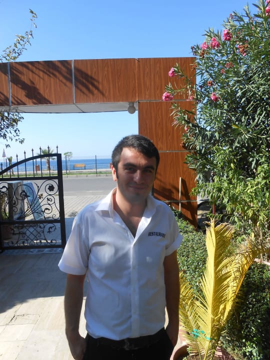 Sehr guter Mitarbeiter Hotel Ideal Beach